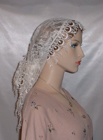white and pink trimmed bedskirt