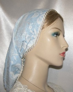 Creme Lace Blue Batiste Lining